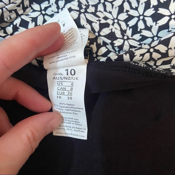 Nip Tuck Australia women’s black & white halter  swimsuit in size 6 - Picture 13 of 13